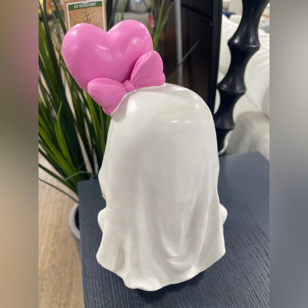 Halloween Ghosts girl with Pink Bow & Heart Balloon Be My Boo Resin Figure NWT - Picture 3 of 5